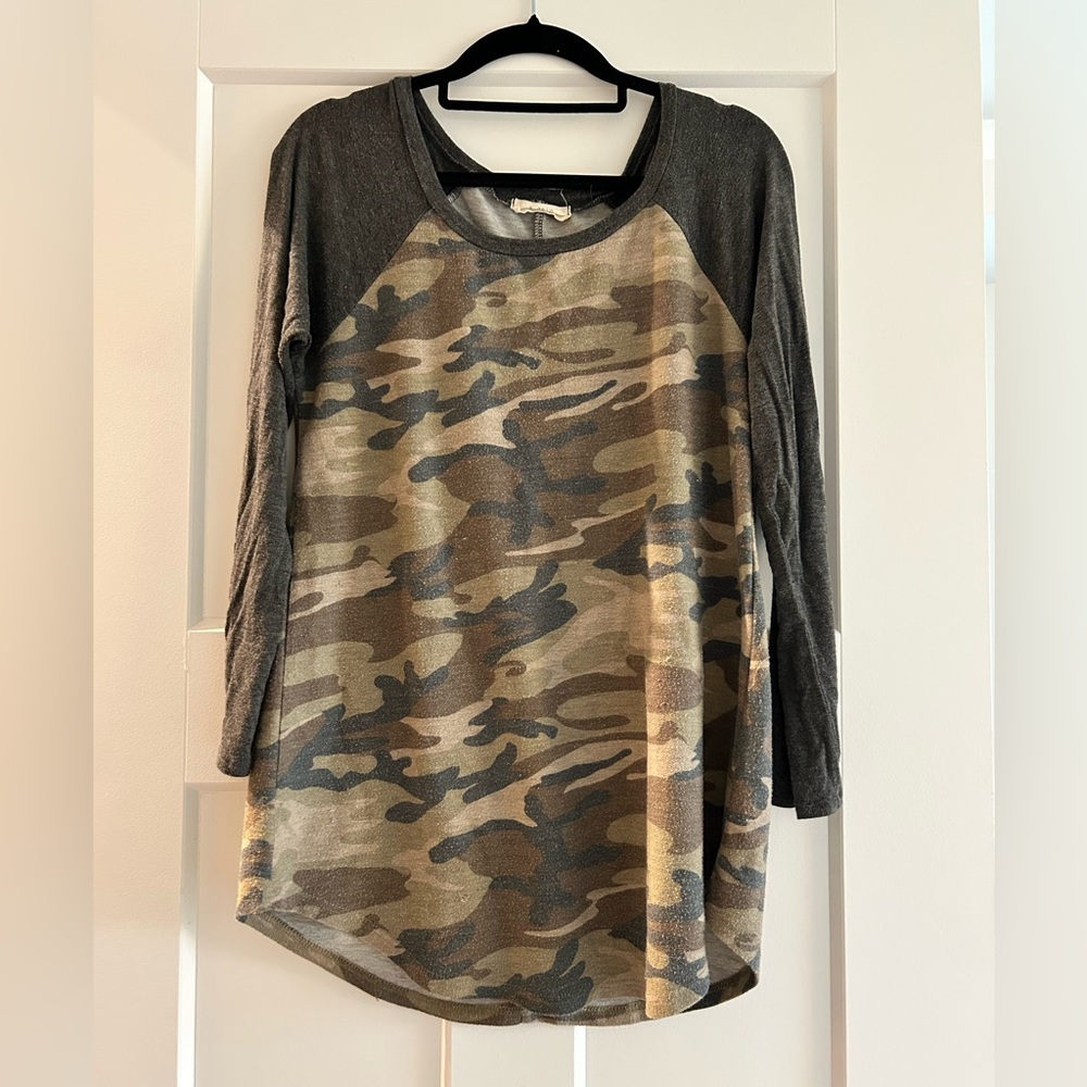 Camo three quarter long sleeve